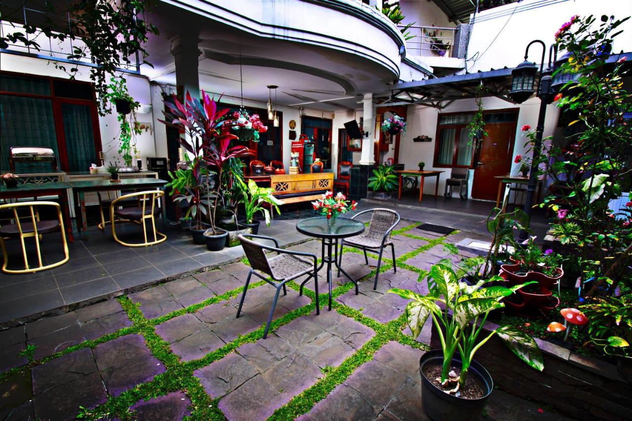 Fora Guest House Taman Lingkar Bandung Esterno foto