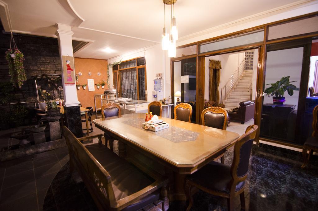 Fora Guest House Taman Lingkar Bandung Esterno foto