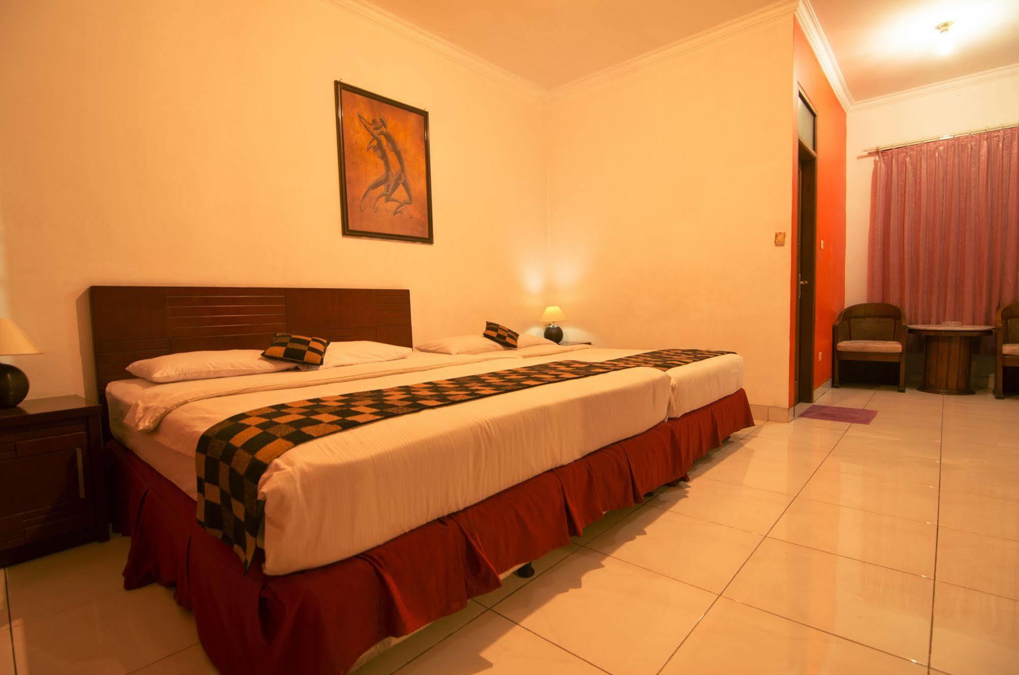 Fora Guest House Taman Lingkar Bandung Esterno foto