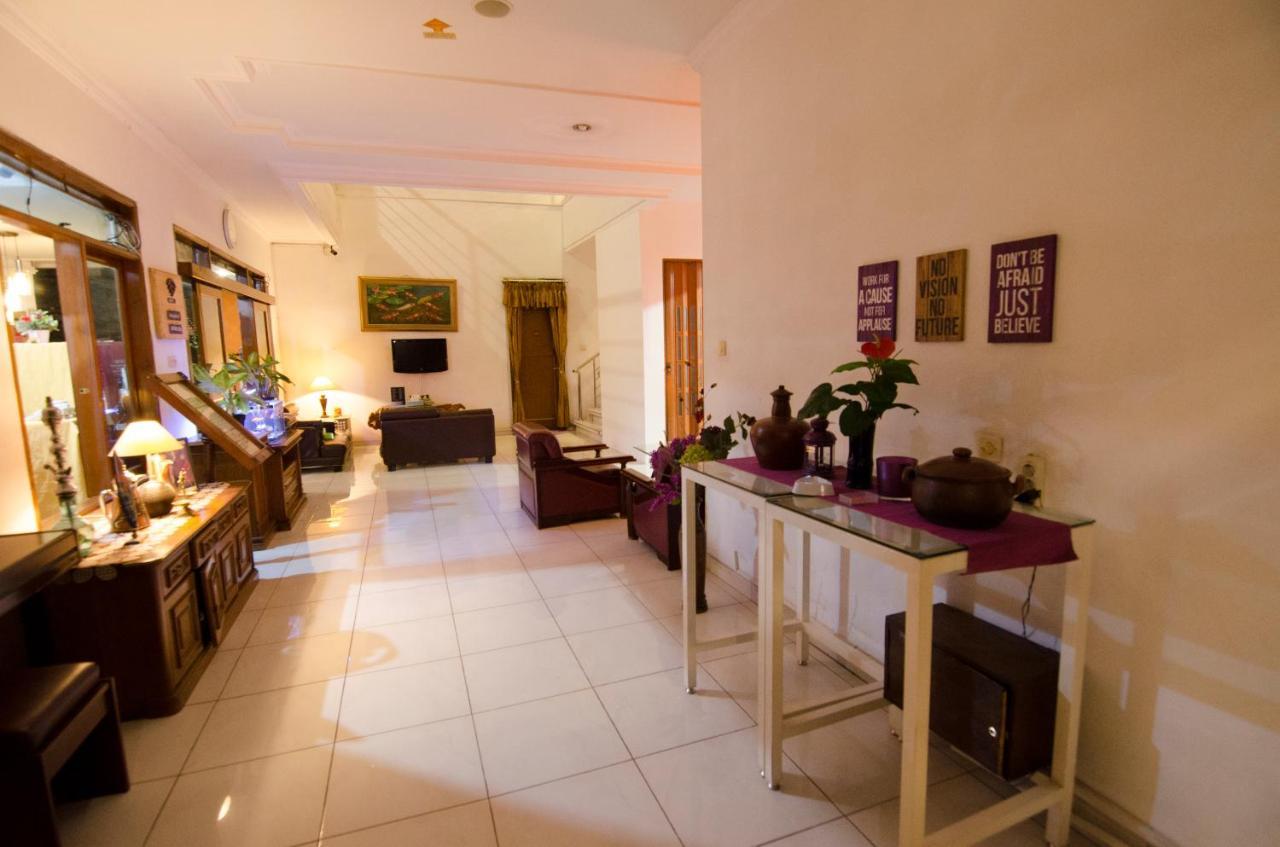 Fora Guest House Taman Lingkar Bandung Esterno foto