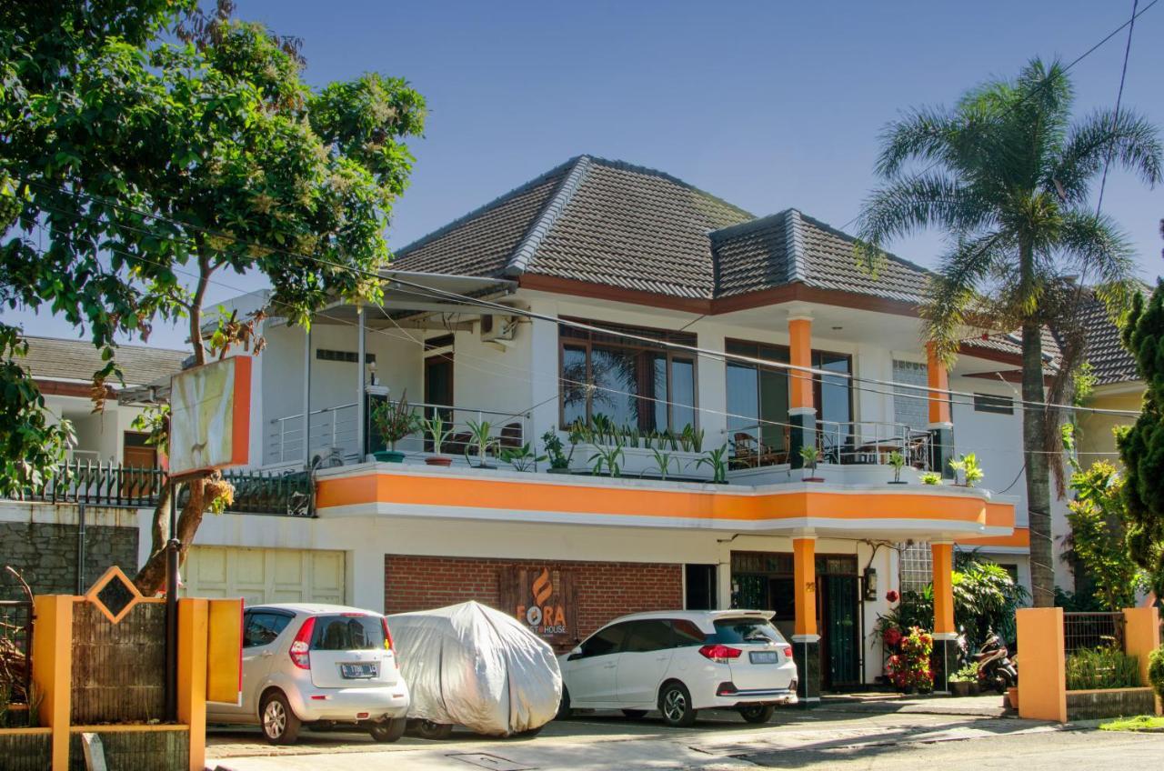 Fora Guest House Taman Lingkar Bandung Esterno foto